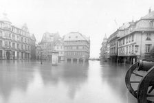 Bildergalerie "Hochwasser - Archivbilder" Der Liebfrauenplatz als unfreiwilliger Hochwasserpolder.