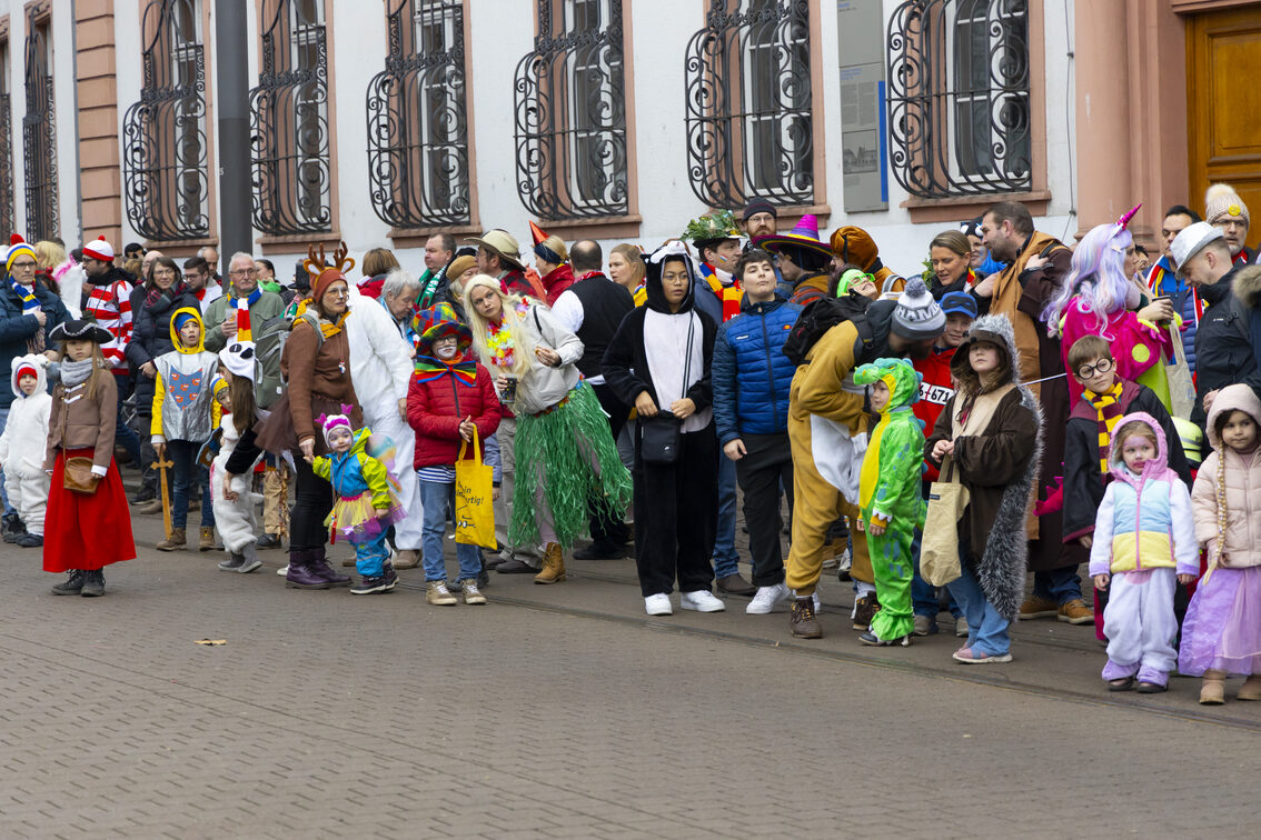 Kostümierte am Schillerplatz