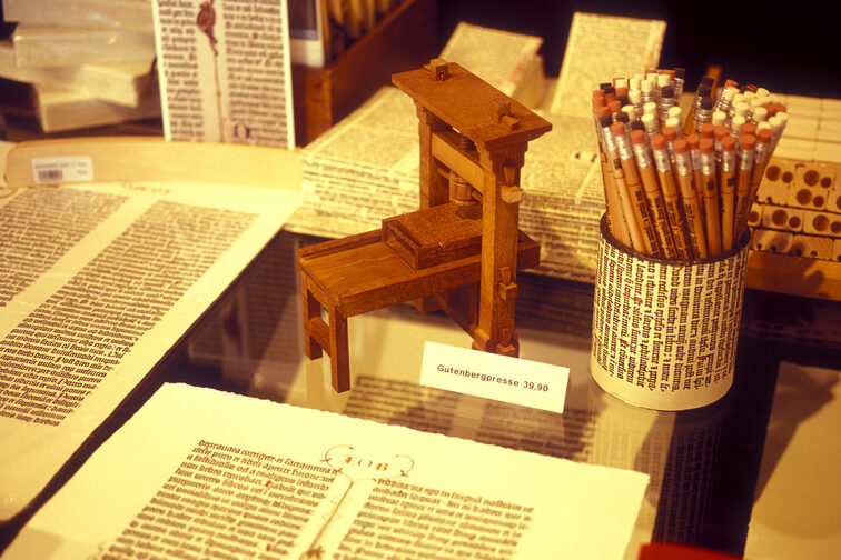 Miniaturpresse im Gutenberg-Shop.