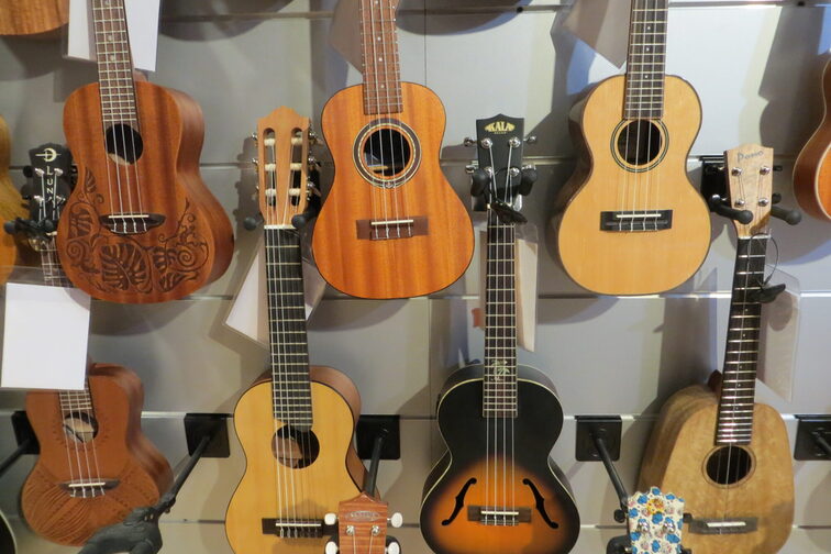 Gitarren an der Wand im MMZ