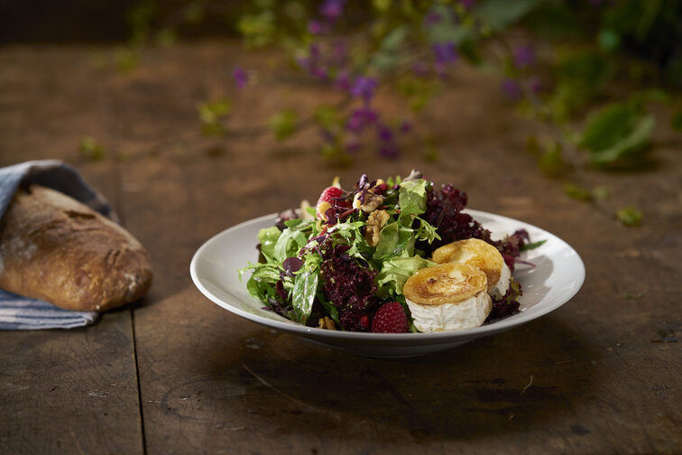 Salad plate with goat's cheese