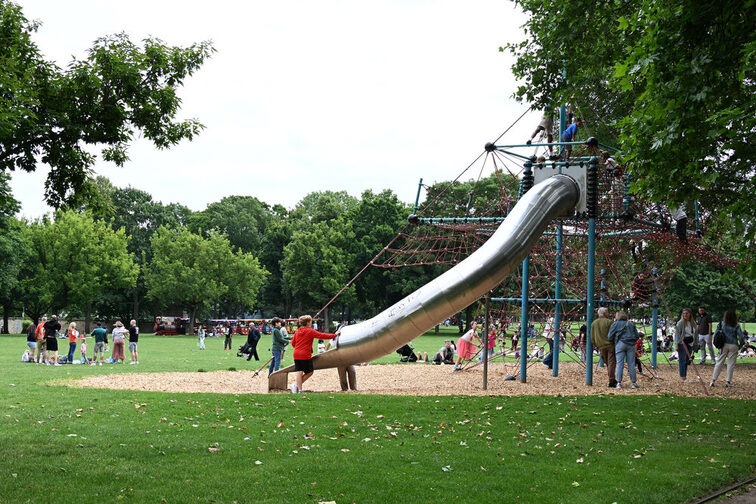 Struttura di arrampicata nel Volkspark