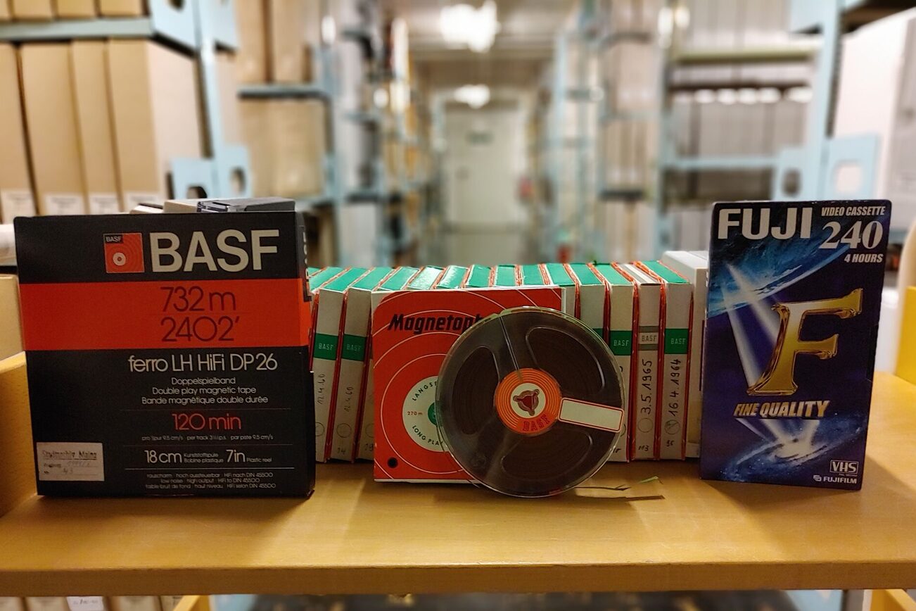Tonbänder und Videokassetten im Stadtarchiv