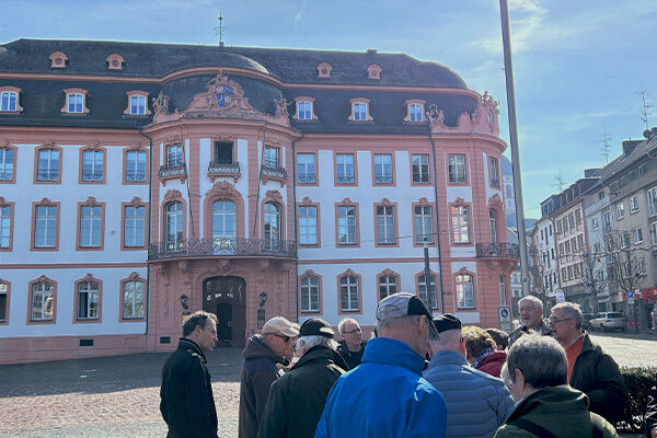 Le groupe sur la Schillerplatz