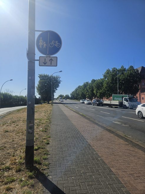 Getrennter Geh- und Radweg