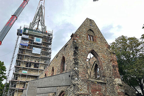 Rekonstruktion der Turmspitze wird aufgesetzt