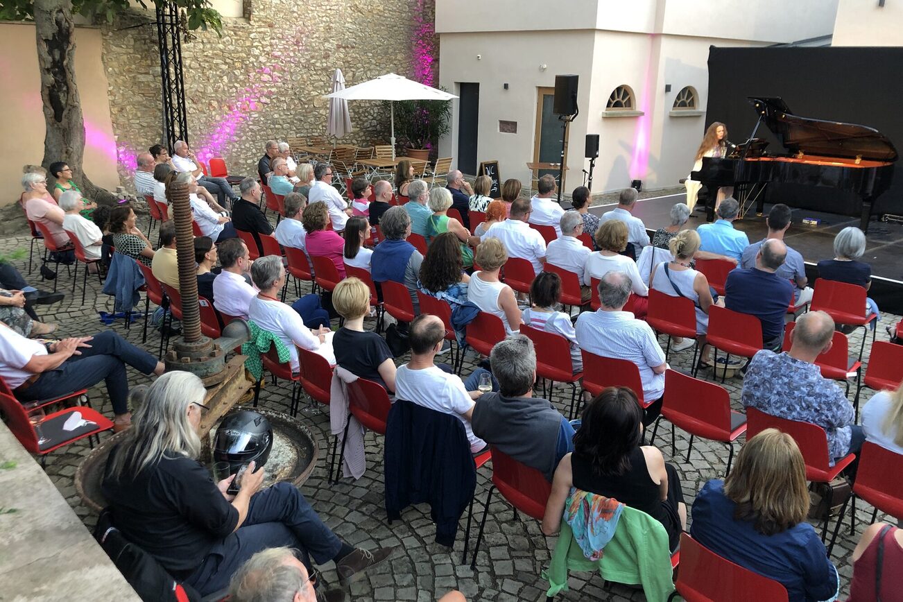 Open Air im historischen Hof im GUT LEBEN am Morstein