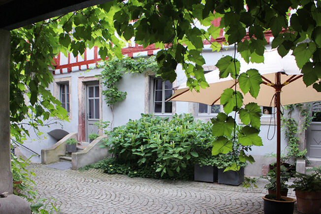 Rheingrün Westhofen Innenhof