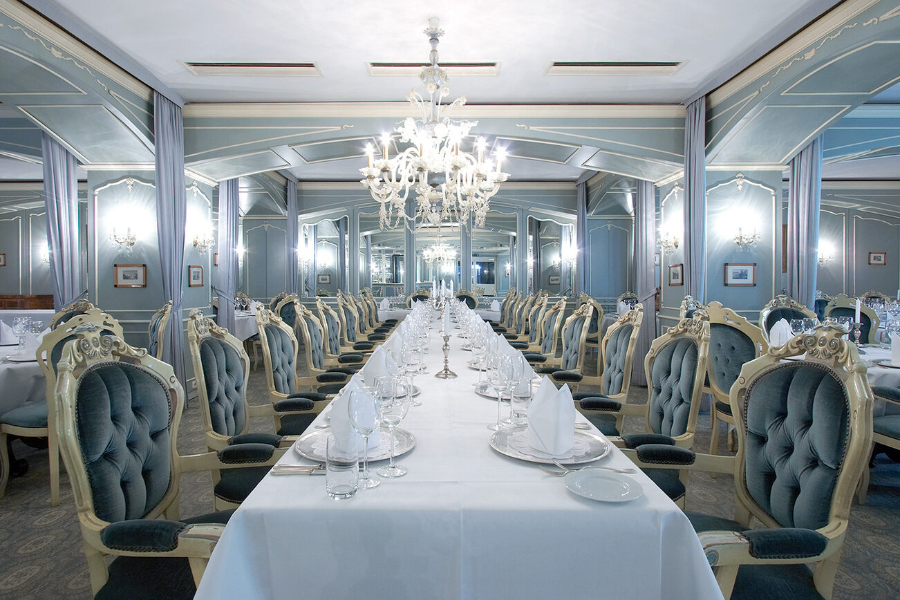 Der blaue Saal ist für besondere Feiern geeignet.