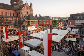 Johannisnacht: Mainzer Weindorf © Landeshauptstadt Mainz