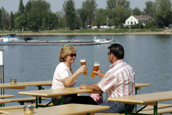 Biergarten am Rhein