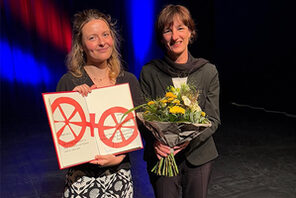 Die junge Autorin Nele Honig und Marianne Grosse © Landeshauptstadt Mainz