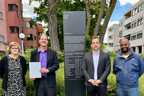 Übergabe der Stele © Landeshauptstadt Mainz