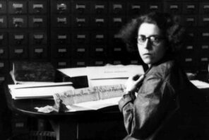 Elisabeth Darapsky bei ihrer Arbeit im Stadtarchiv &copy; Stadtarchiv Mainz