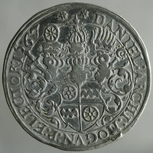 Rückseite einer alten Münze