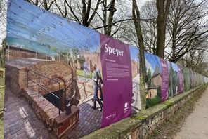 Fotos und Texte informieren über die SchuM-Stätten und den Judensand. © Landeshauptstadt Mainz