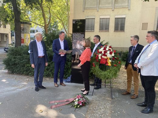 Feierliche Enthüllung der Gedenkstele