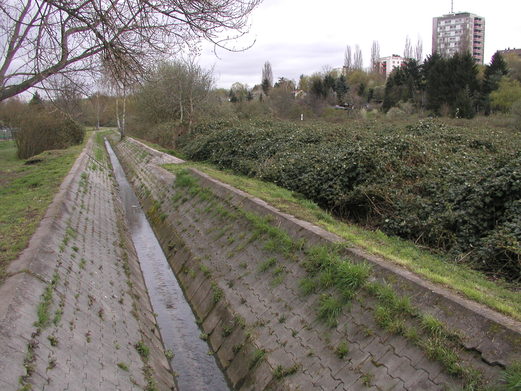 Gonsbach vor der Renaturierung (Aufnahme aus dem Jahr 2005)