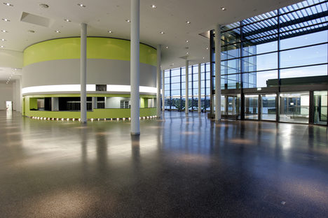 Foyer der Mainzer Rheingoldhalle