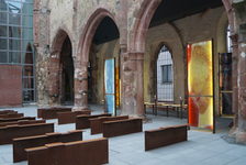 Bildergalerie St. Christoph Mahnmal St. Christoph Bänke im Inneren von St. Christoph