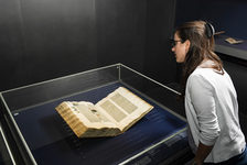 Bildergalerie Gutenberg-Museum "Dauerausstellung" One of the two Gutenberg Bibles in the vault of the permanent exhibition. Volume 2 of the Solms-Laubauch-Edition.