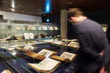 Bildergalerie Gutenberg-Museum "Dauerausstellung" The incunabula section of the permanent exhibition.