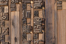 Bildergalerie Gutenberg-Museum "Ostasien Islam" Setzschiff mit Typen in Hangul und Chinesisch.