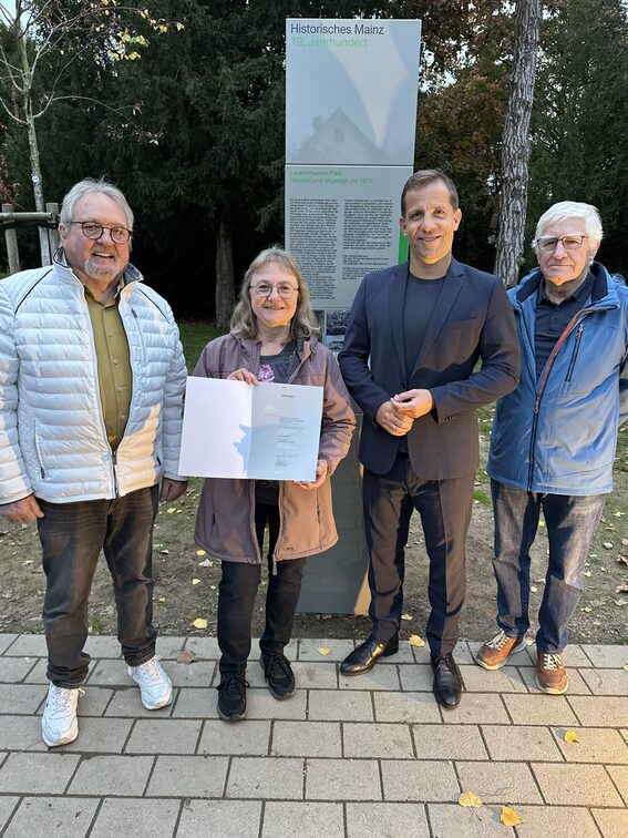 Einweihung der "Historisches Mainz"-Gedenkstele im Laubenheimer Park