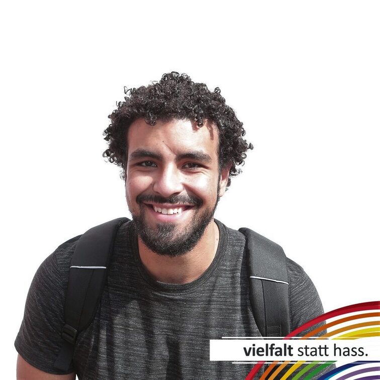 Menschen zeigen ihr Gesicht für Vielfalt statt Hass.