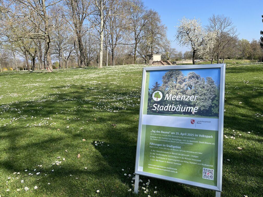Aufsteller auf der Volkspark-Wiese