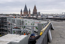 Bildergalerie Rathaussanierung April 2025 Die Dämmung hinter die neue Fassade wird verlegt Die Dämmung hinter die neue Fassade wird verlegt