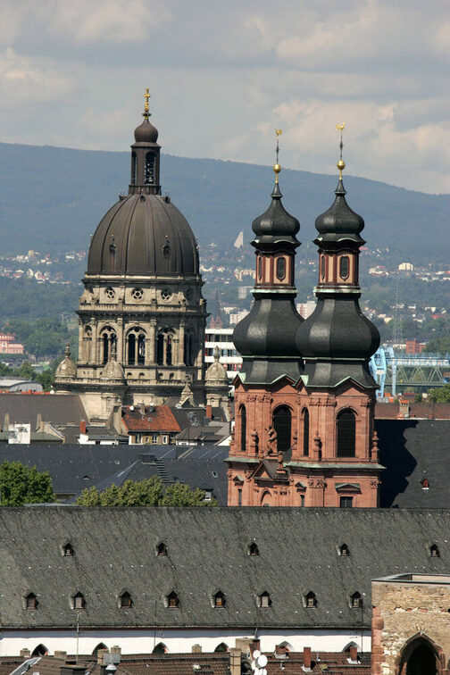 Kuppel der Christuskirche und Türme von St. Peter