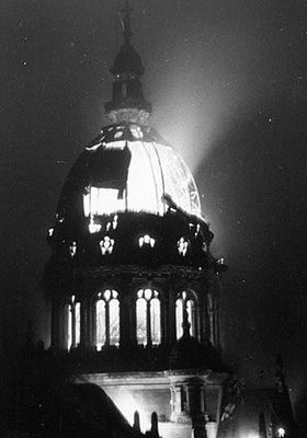 brennende Kuppe nach Luftangriffen am 01.02.1945