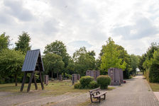 Bildergalerie "Friedhöfe - Mainz-West" Andächtig: Eine Momentaufnahme auf dem Bezirksfriedhof Mainz-West.