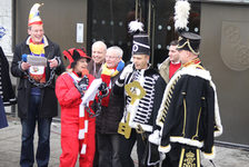 ... übernehmen die Narren das Regiment und hissen die Fahne des ältesten Jubiläumsvereins.