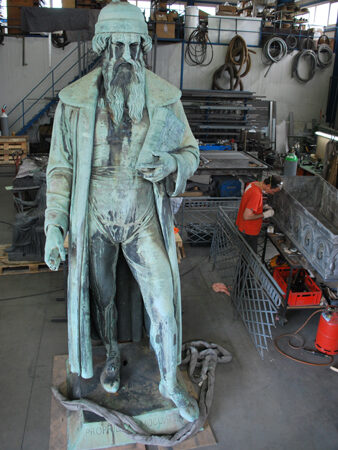 Die Statue vor der Restaurierung.