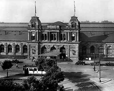 Mainz ana istasyonunun ön avlu ile birlikte dış görünümü 1940