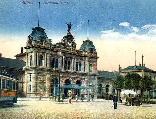 İstasyon meydanının 1917 yılı civarındaki kartpostalı