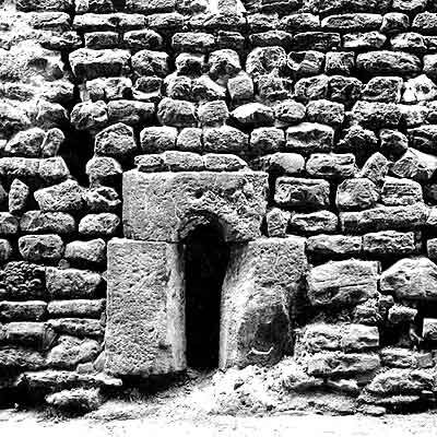 Slit window on the east side of the Haus zum Stein before reconstruction