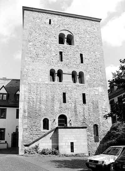 The south gable of the Haus zum Stein after restoration (1999).