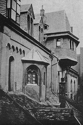 Lado este con antigua arquivolta visible