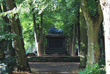 Bildergalerie "Friedhöfe - Hauptfriedhof" "Löwendenkmal": Zu Ehren der 1870/71 in Mainz gefallenen Soldaten.