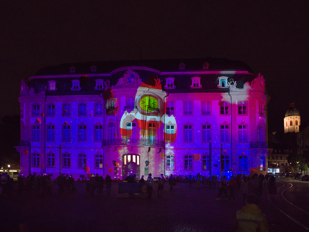 Illuminierte Gebäude in Mainz