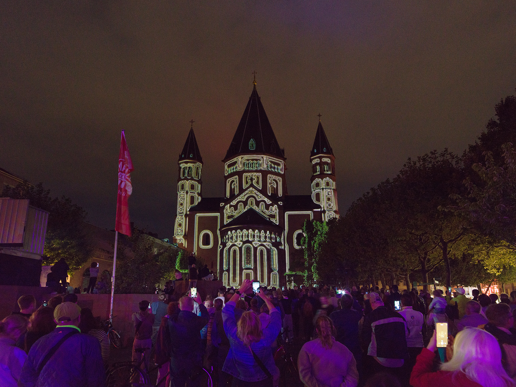 Illuminierte Gebäude in Mainz