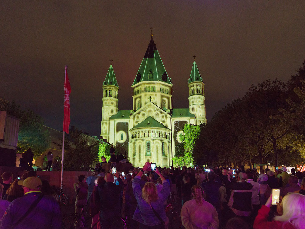 Illuminierte Gebäude in Mainz