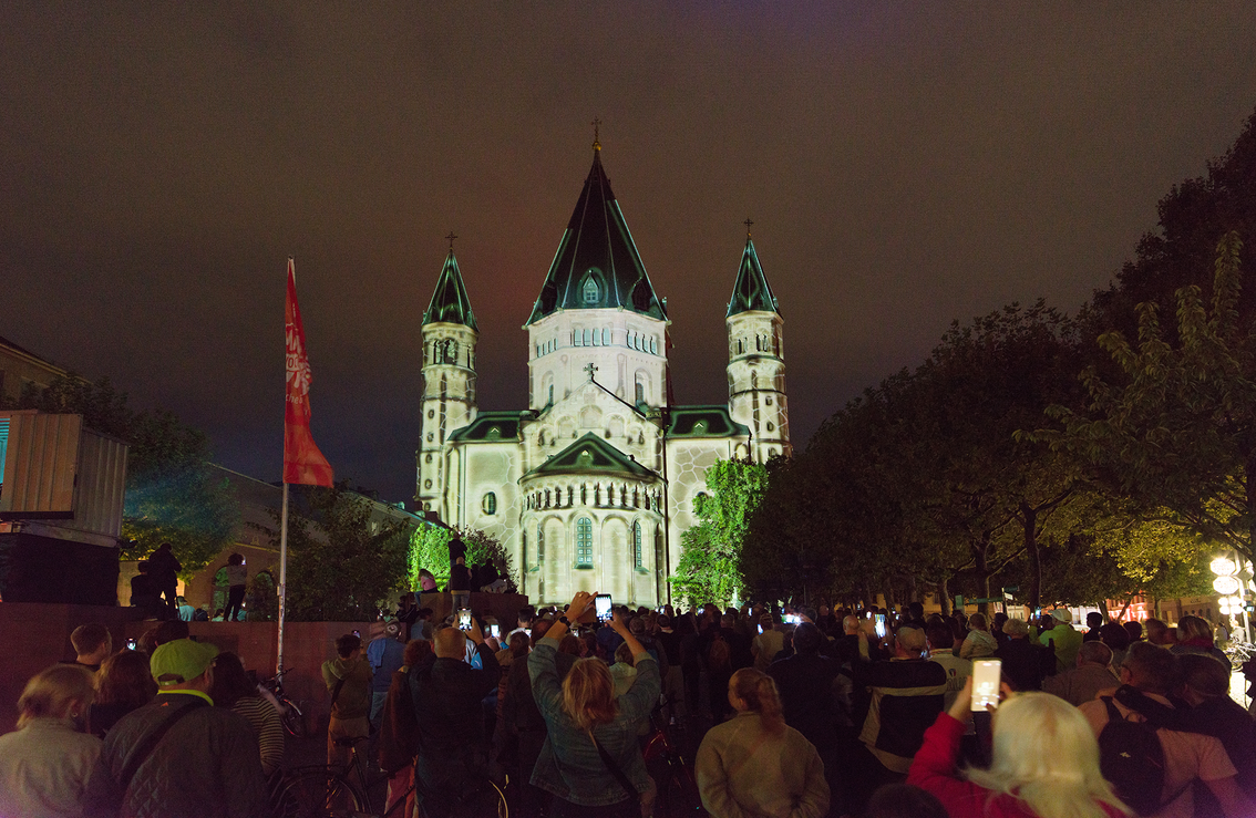 Illuminierte Gebäude in Mainz
