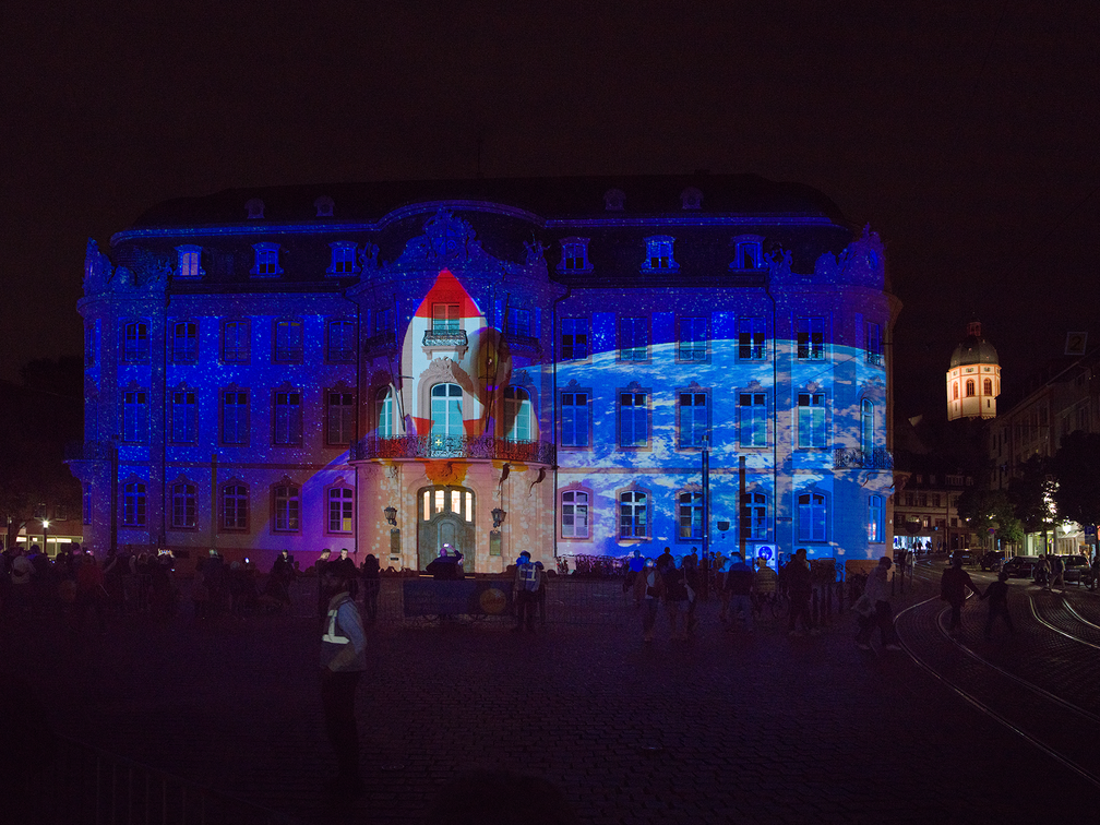 Illuminierte Gebäude in Mainz