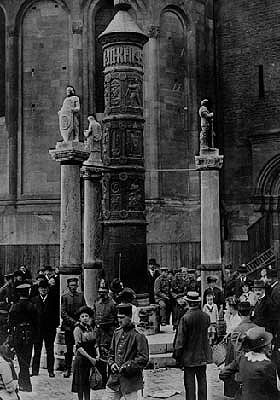 The war or nail column as a picture postcard. A motif from 1916.