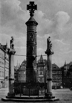 The nail column seen from the cathedral