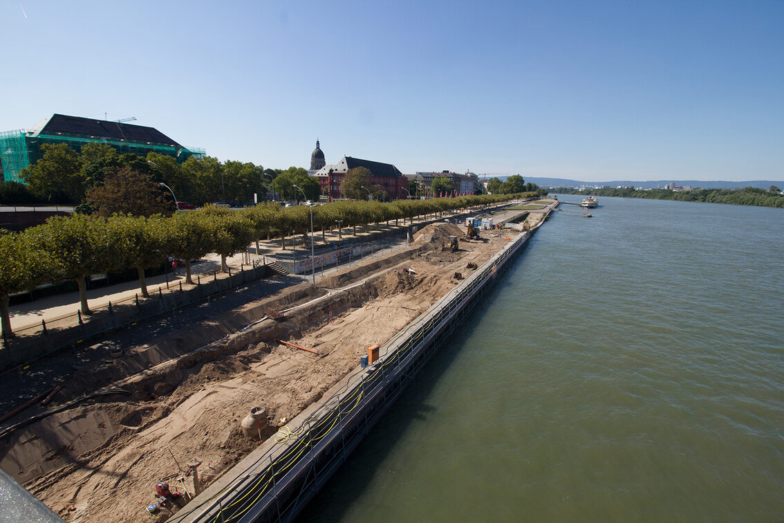 View of the Mainz quay wall